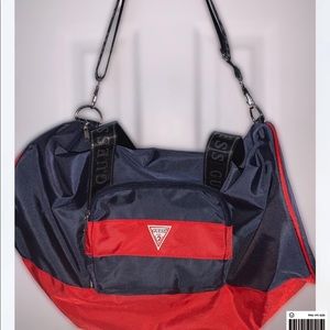 Style: Guess Duffel bag

Colourway: Navy blue/Black/Red

Condition:10/10
Size: M